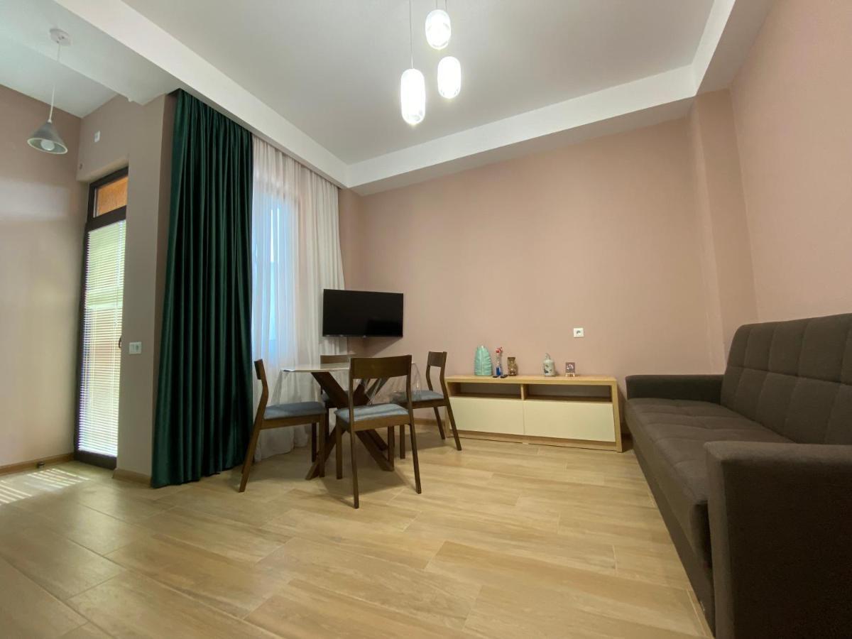 Lovely And Cozy Apartment! Κουτάισι Εξωτερικό φωτογραφία